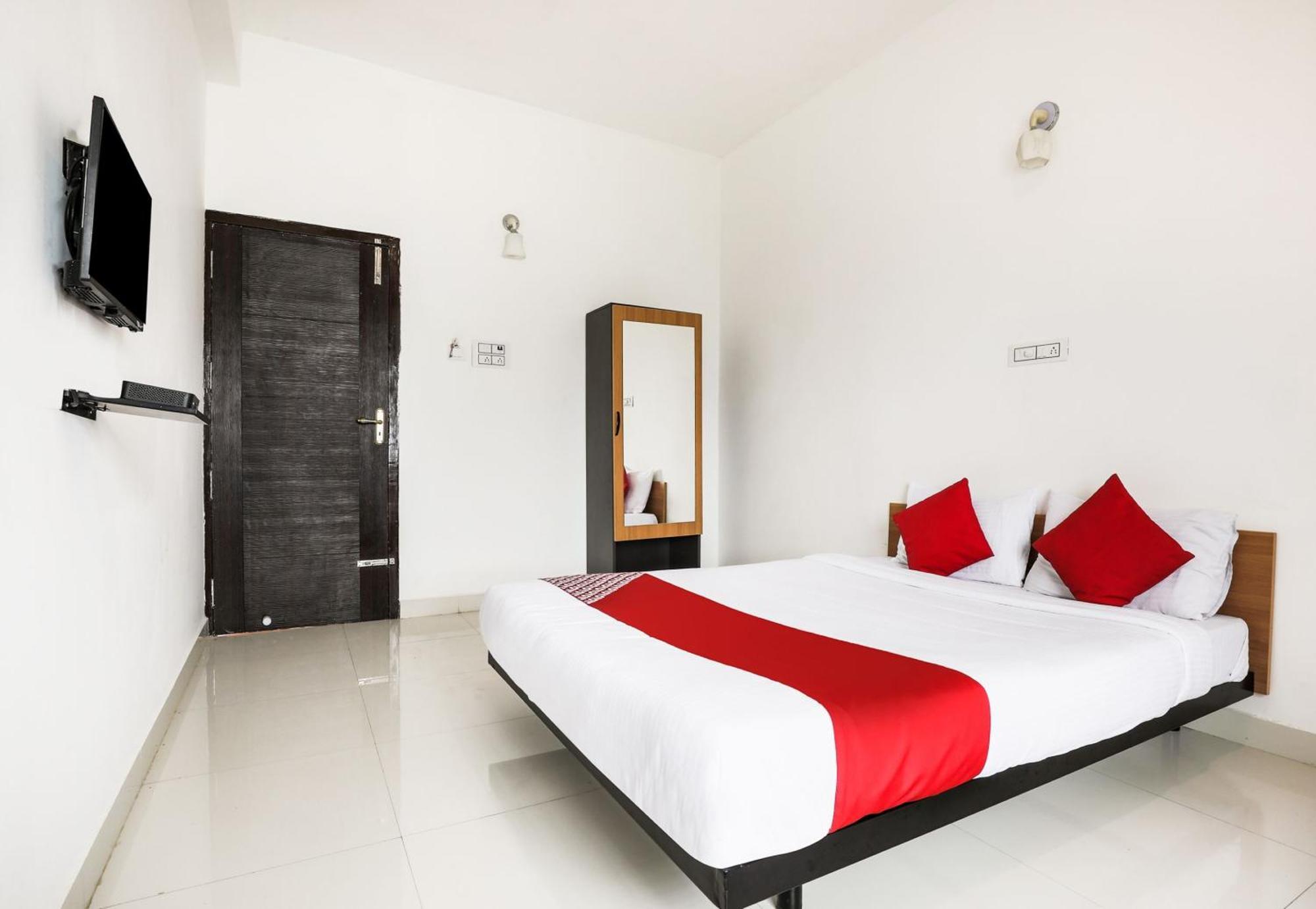 Hotel O Black Pearl Residency Pilamedu Exterior photo